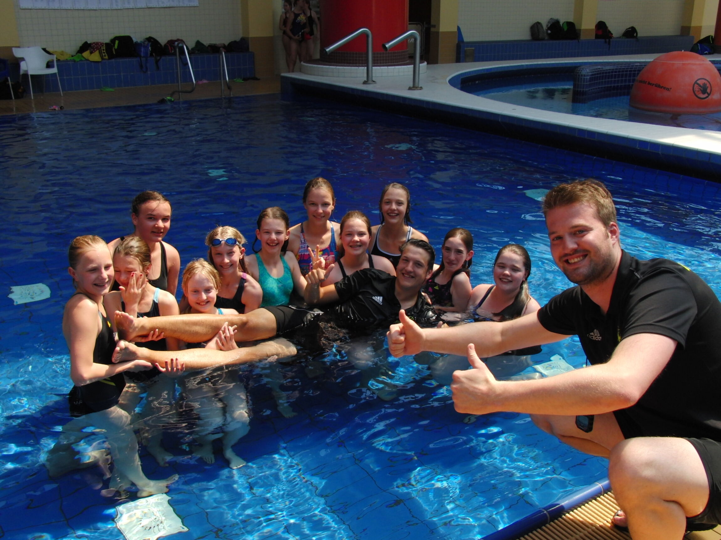 Jugend trainiert für Olympia Schwimmen EGN gewinnt Bezirksentscheid